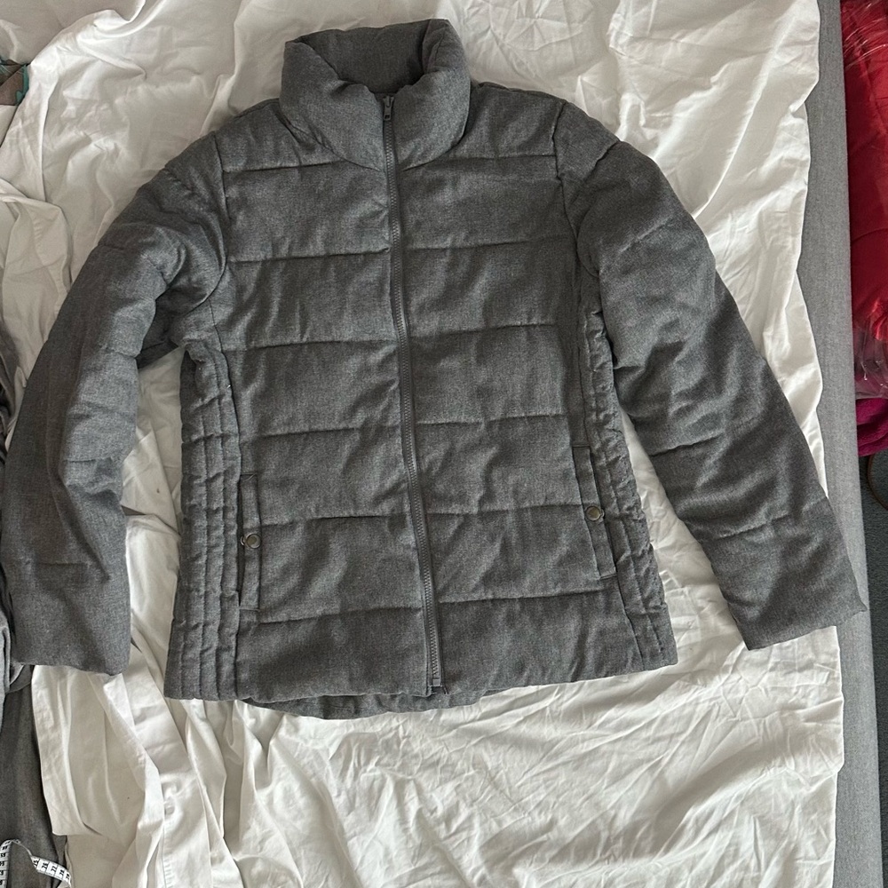 Old Navy Women’s Medium Gray Puffer Jacket